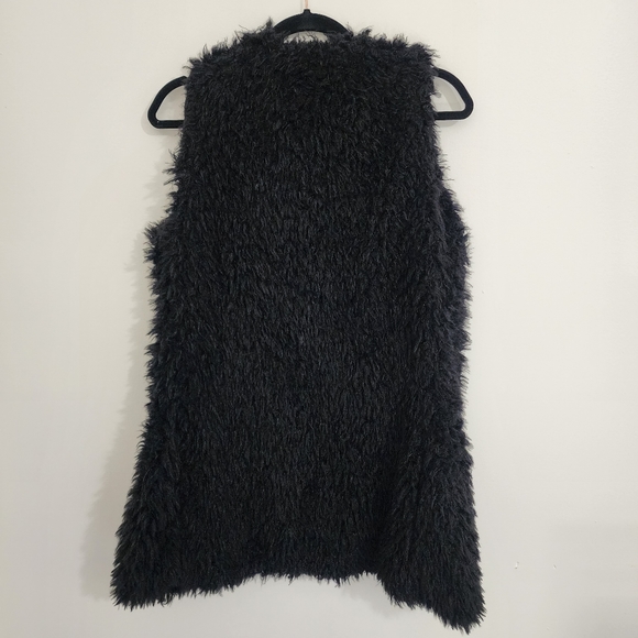 Me Jane Black Faux Fur Vest size small - Picture 4 of 6